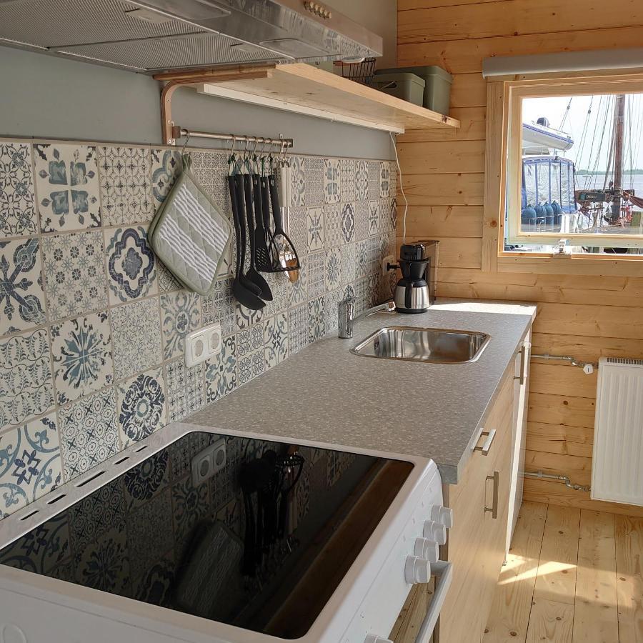 Waterhuisjes Op De Pier Van Lauwersmeerplezier! Lauwersoog Extérieur photo